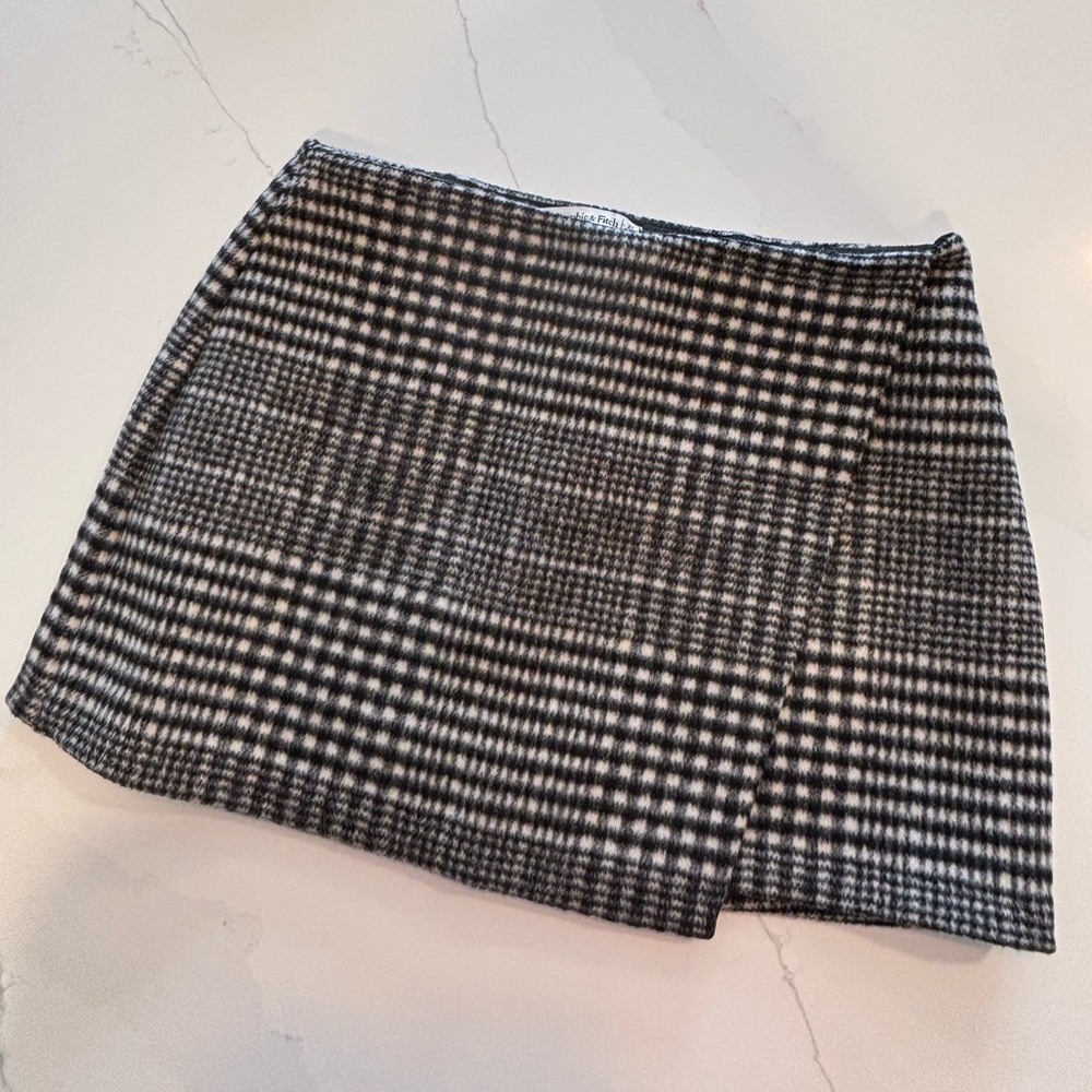 A&F Abercrombie and Fitch Mid Rise Wrap Skort XS NEW